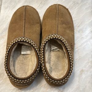 UGG Tasman Slipper Tan Slip on Size 2  Real Lamb Fur Lining.  GUC.